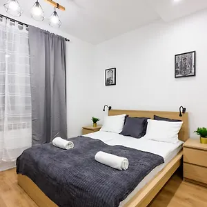 Cracow Rent Apartments: Spacious Near Main Square Aparthotel Krakow